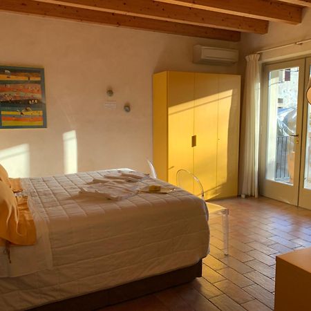 L'Isolo B&B E Case Vacanza Monzambano Exterior foto